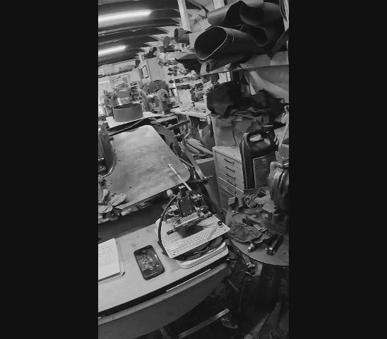 Upgrade your Triumph Bobber or Speedmaster with the TBR01 Right Side Solo Bag. Hand crafted in USA with premium leather and top quality hardware. Durable and stylish, it's the perfect fit for your motorcycle.